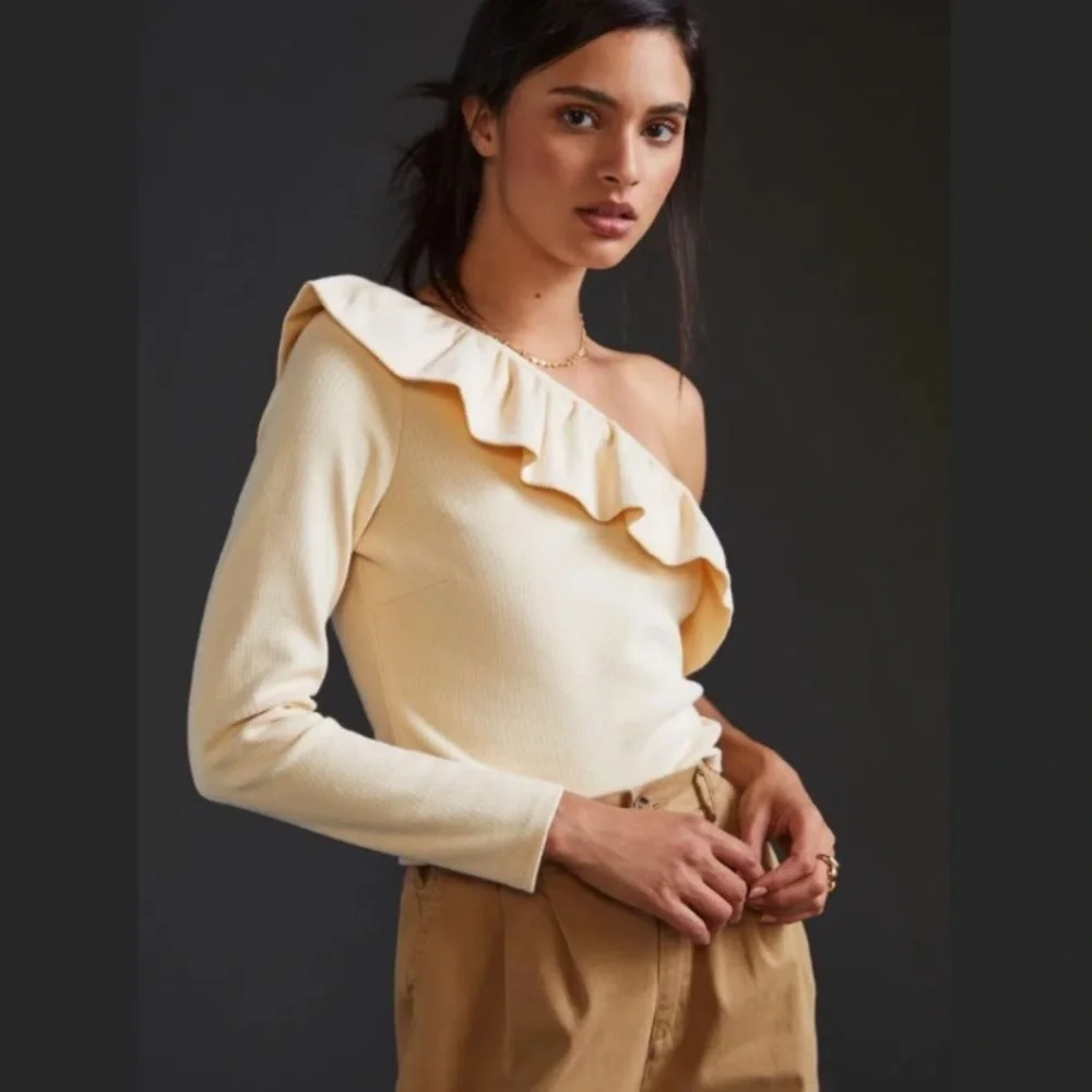 Anthropologie Ruffled One-Shoulder Top in Ivory. Size Small. NWOT - Picture 2 of 5